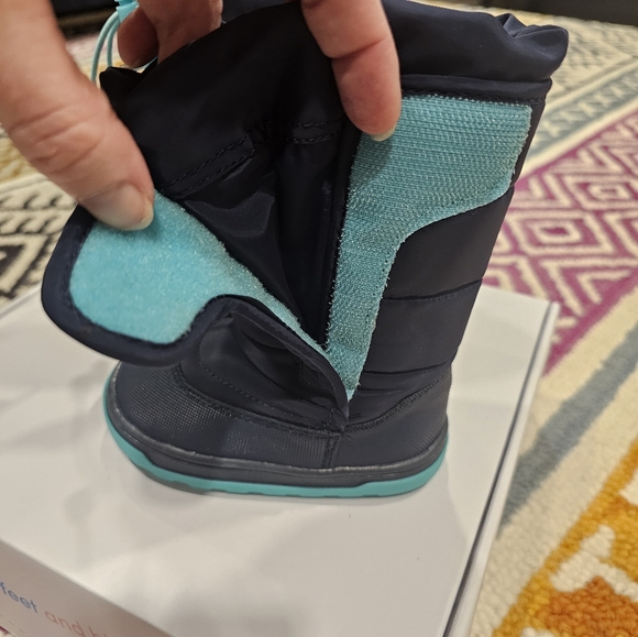 NIB- Waterproof, 200g 3M Thinsulate Lining, Adjustable Toggle Snow Collar. 6T - Picture 3 of 12